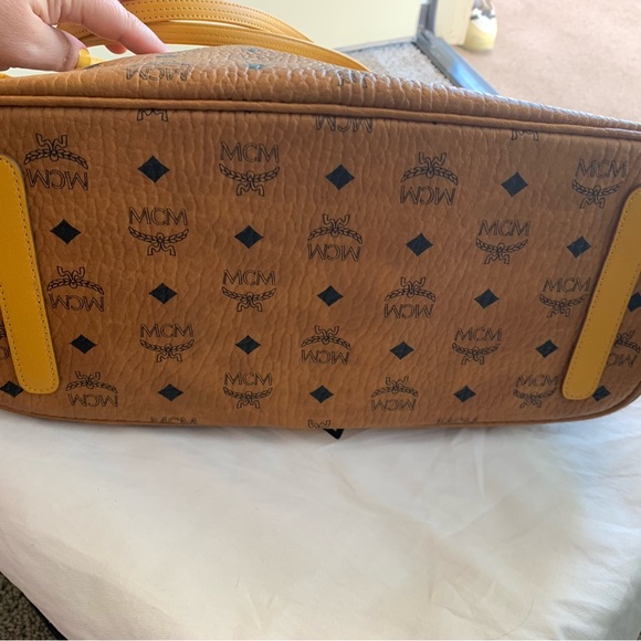 NEW MCM Liz Shopper Medium Tote 🌼. I p - Picture 9 of 10